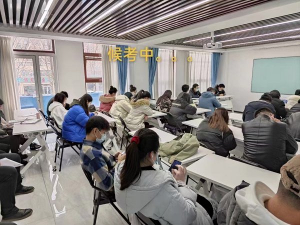 枣庄成人高考学员考场候考