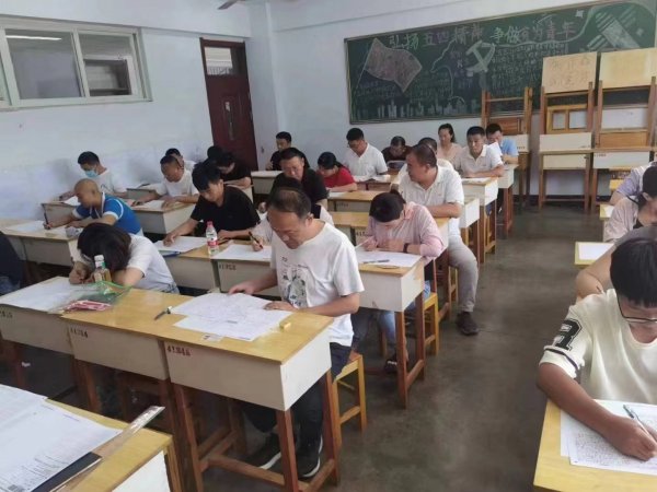 枣庄成人高考报名考试现场实景